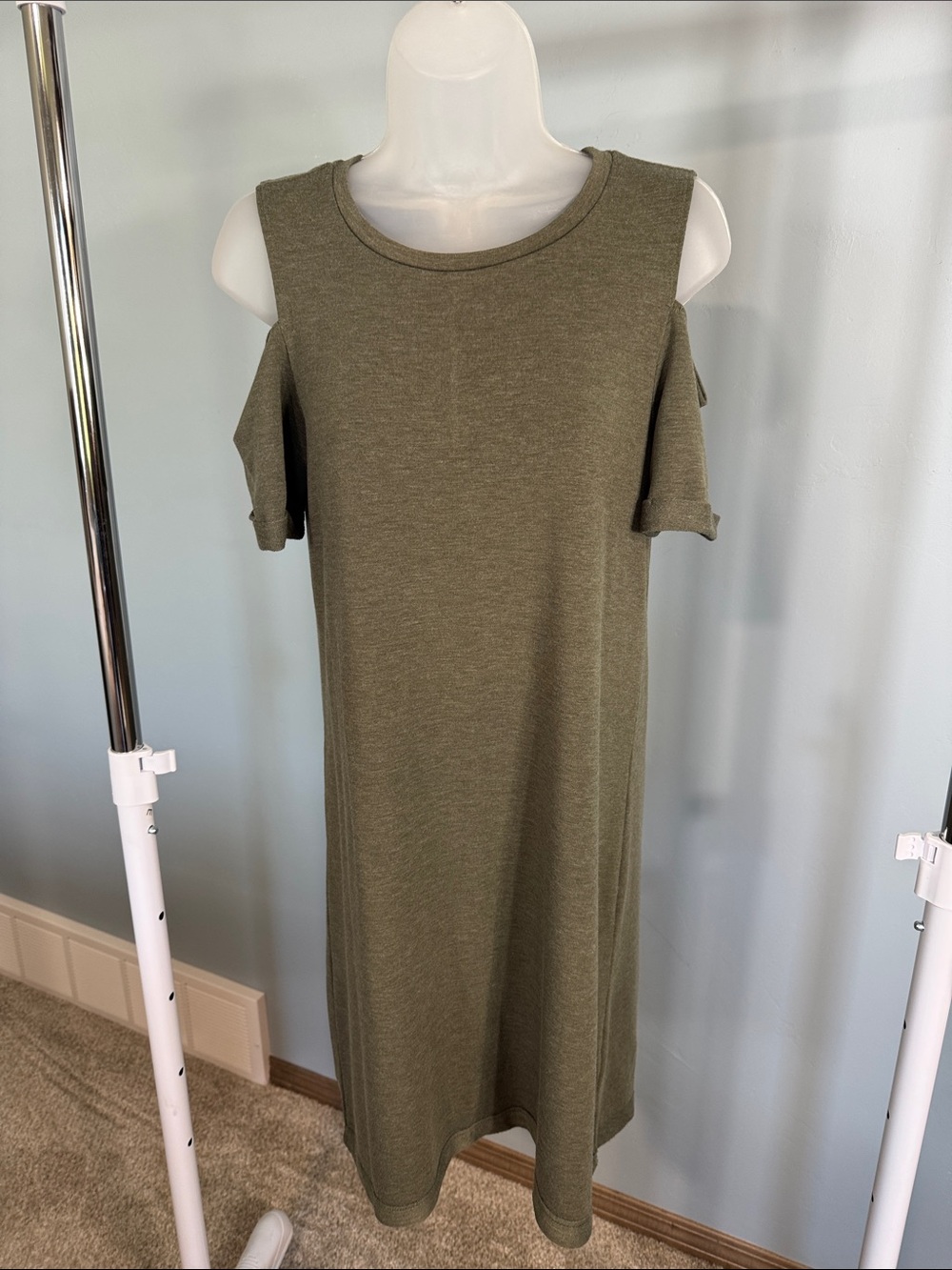 Caslon Olive Green Cold-Shoulder Midi Dress